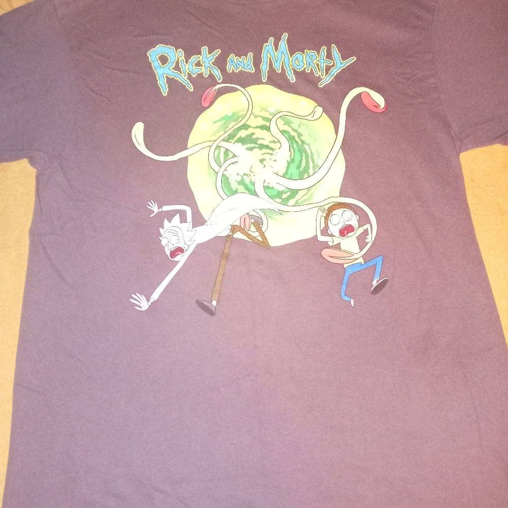 T-Shirt - Picture 2 of 2